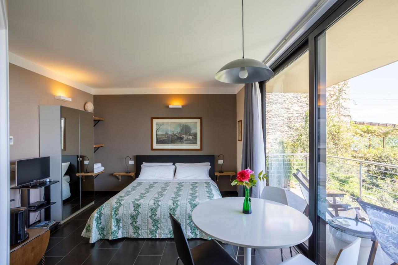 La Torretta Studios & Suite Lesa Exteriör bild