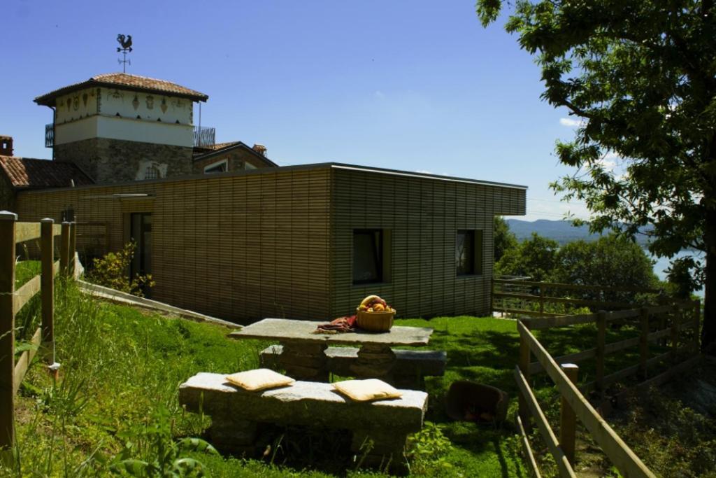 La Torretta Studios & Suite Lesa Exteriör bild